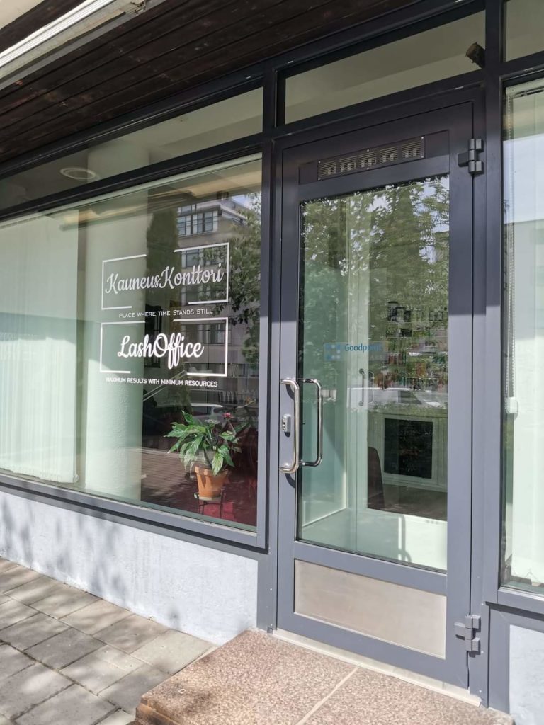 Door to the Kauneuskonttori Beauty Salon in Turku